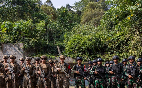 MRF-D Marines participate in jungle survival exchange