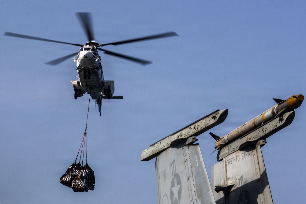 Abraham Lincoln Conducts a Vertical Replenishment with Henry J. Kaiser