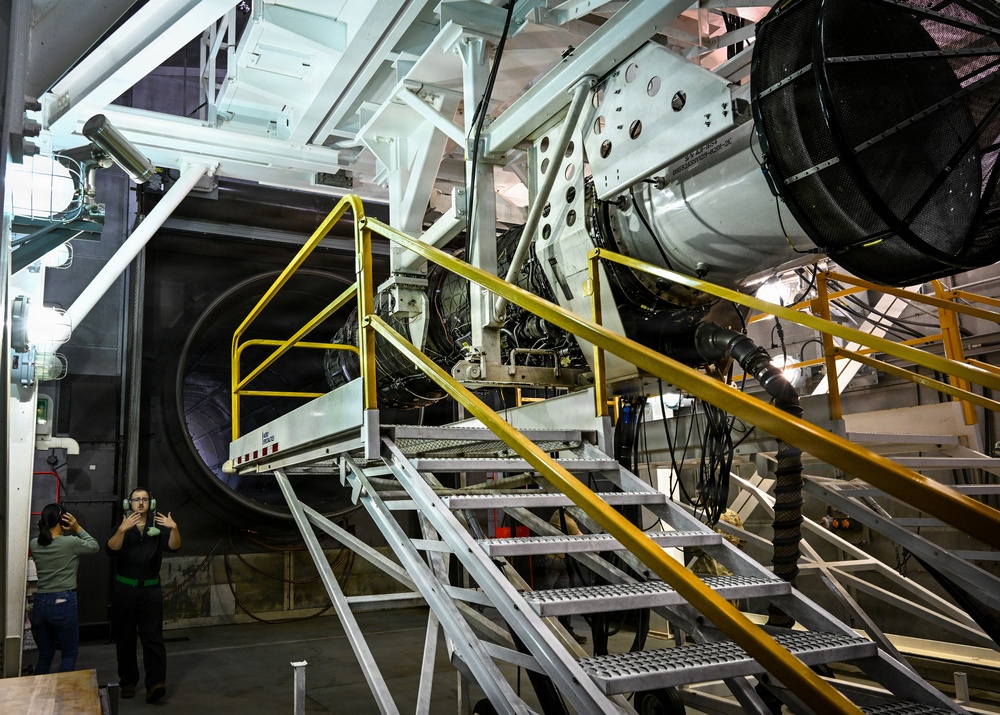 Liberty Wing families visit engine run demo