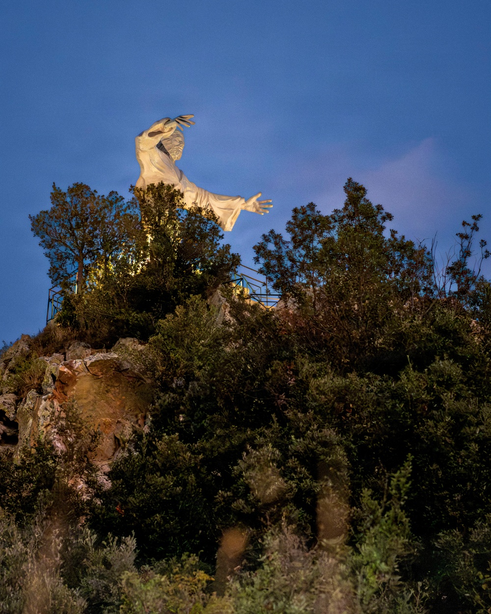 30th Anniversary of Cesarò Statue