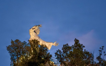30th Anniversary of Cesarò Statue