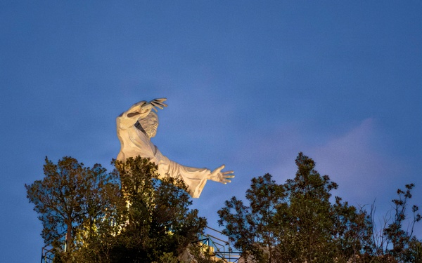 30th Anniversary of Cesarò Statue