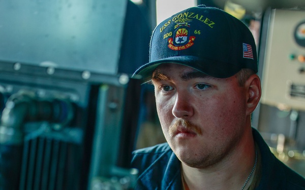 Watchstanders aboard USS Gonzalez
