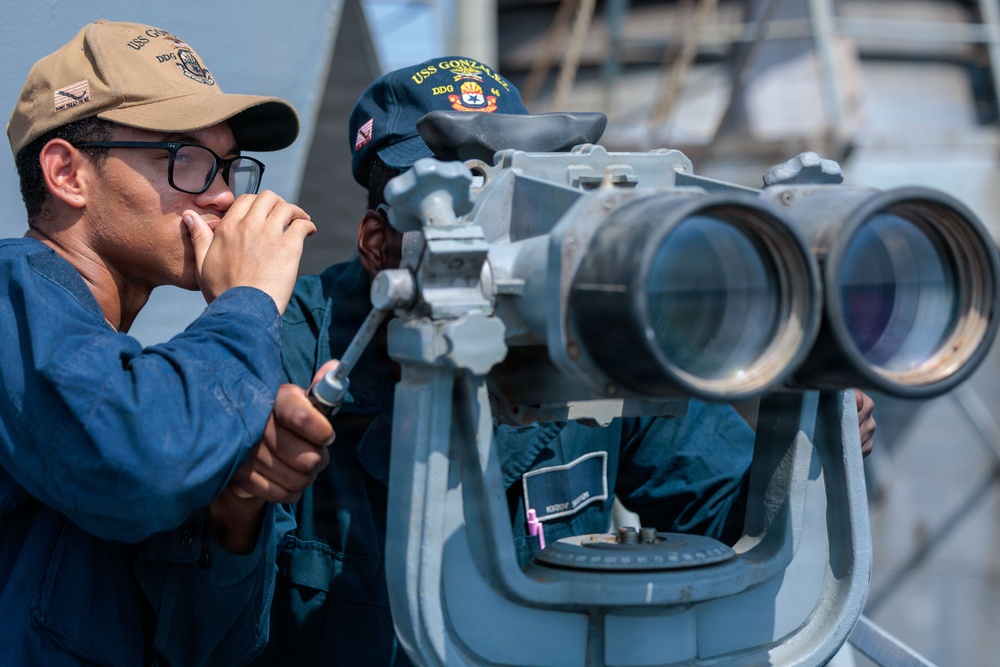 Watchstanders aboard USS Gonzalez