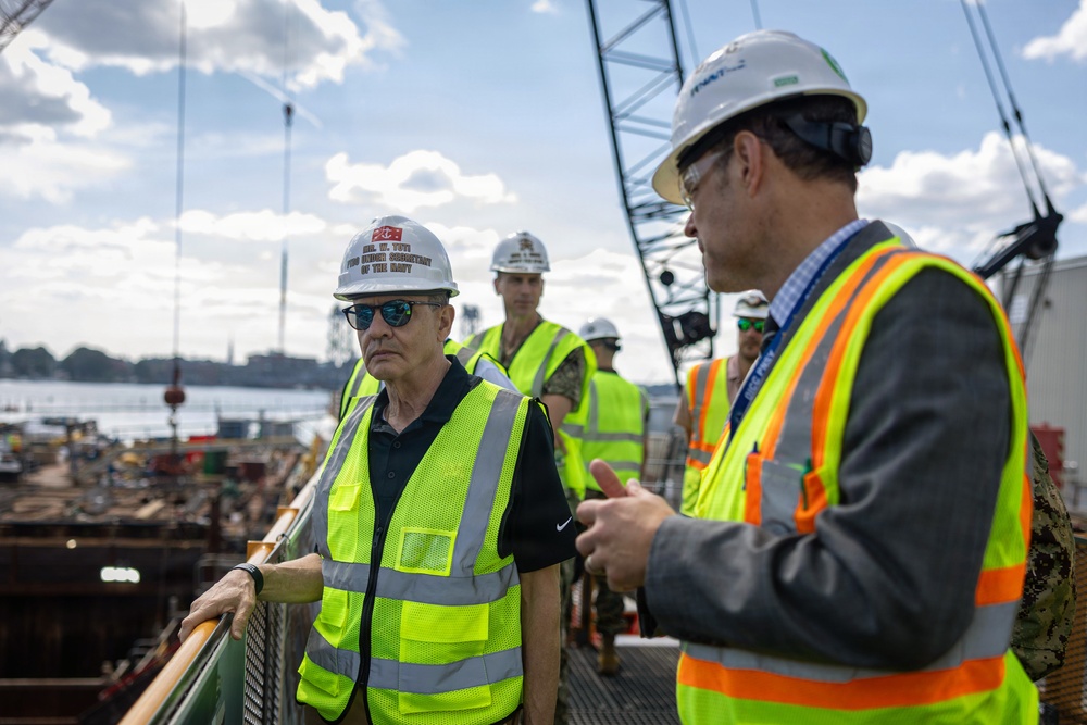 Under Secretary of the Navy Visits PNSY