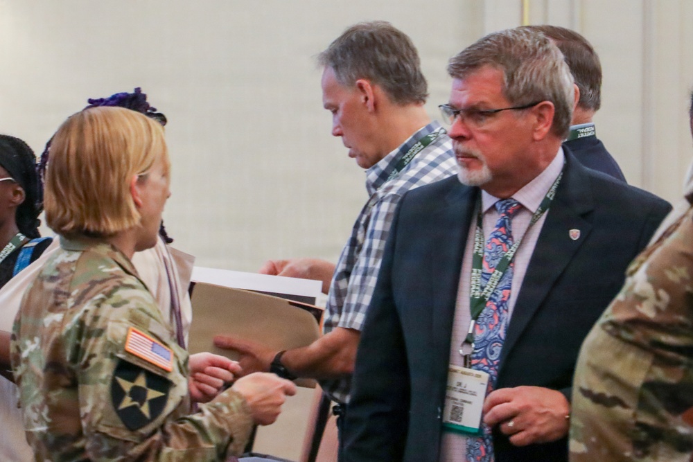7th Signal Command (Theater) Attends TechNet