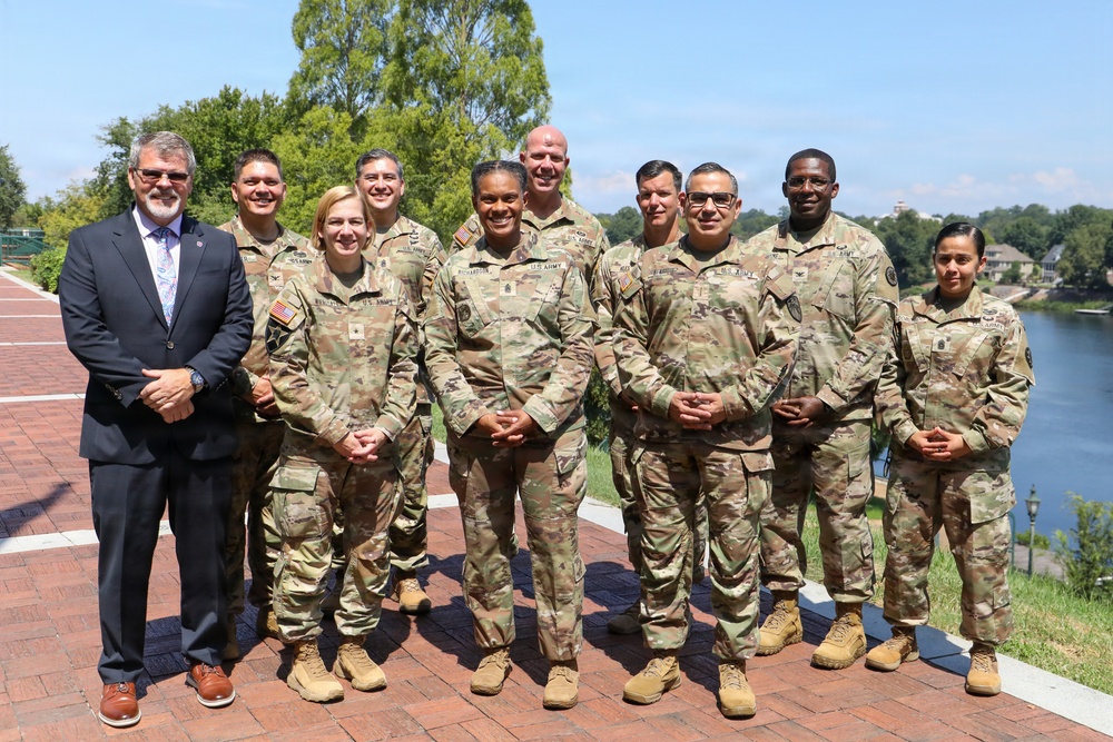 7th Signal Command (Theater) Attends TechNet