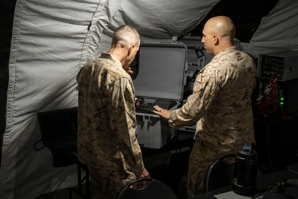 LtGen Bargeron visits 2nd MARDIV