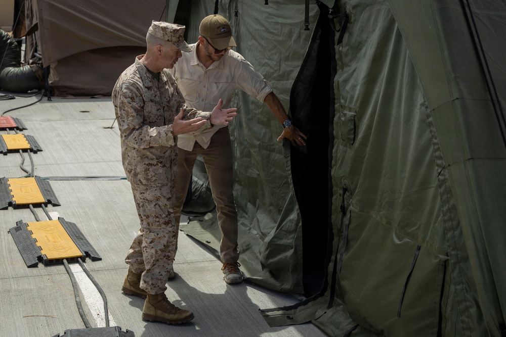 LtGen Bargeron visits 2nd MARDIV