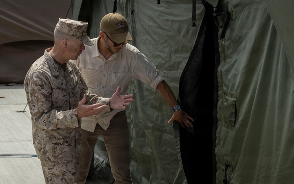 LtGen Bargeron visits 2nd MARDIV