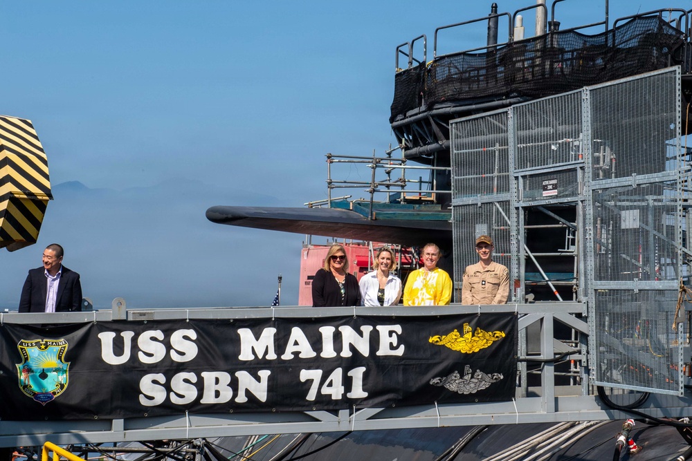 House Armed Services Committee Members Tour USS Maine (SSBN 741)