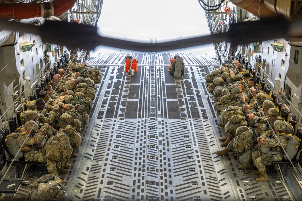 Soldiers and Airmen Conduct JAAT with Edwards C-17