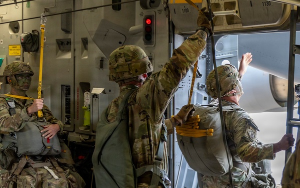 Soldiers and Airmen Conduct JAAT with Edwards C-17