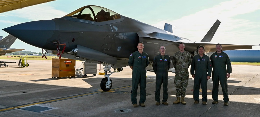 15th Air Force Commander Visits Ebbing