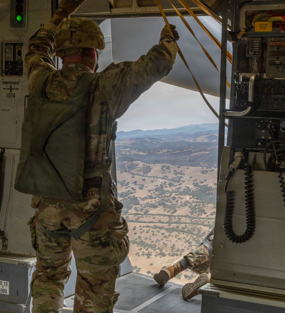 Soldiers and Airmen Conduct JAAT with Edwards C-17
