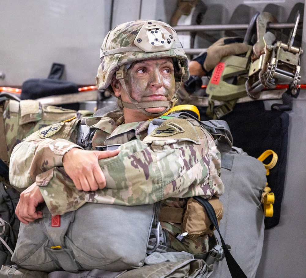 Soldiers and Airmen Conduct JAAT with Edwards C-17