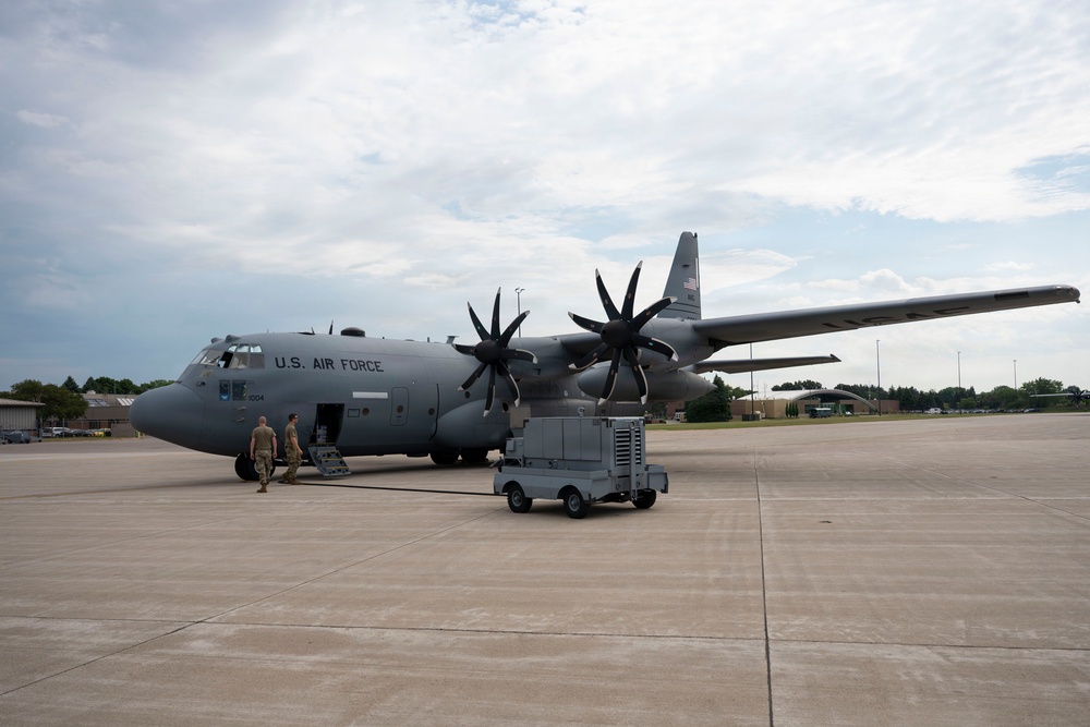 C-130Hs Fly Together in Large Formation