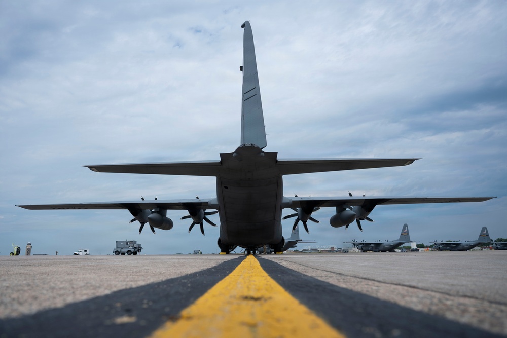 C-130Hs Fly Together in Large Formation