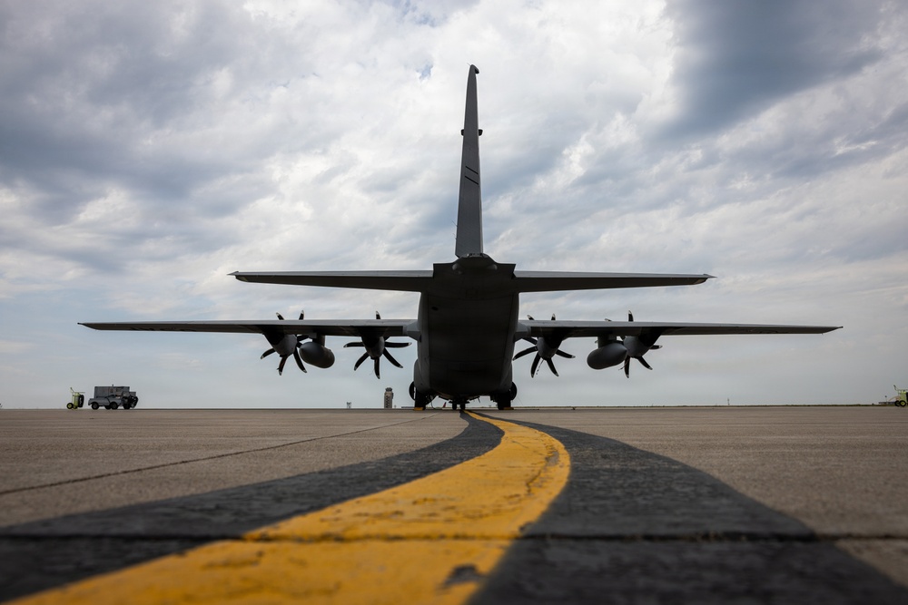 C-130Hs Fly Together in Large Formation