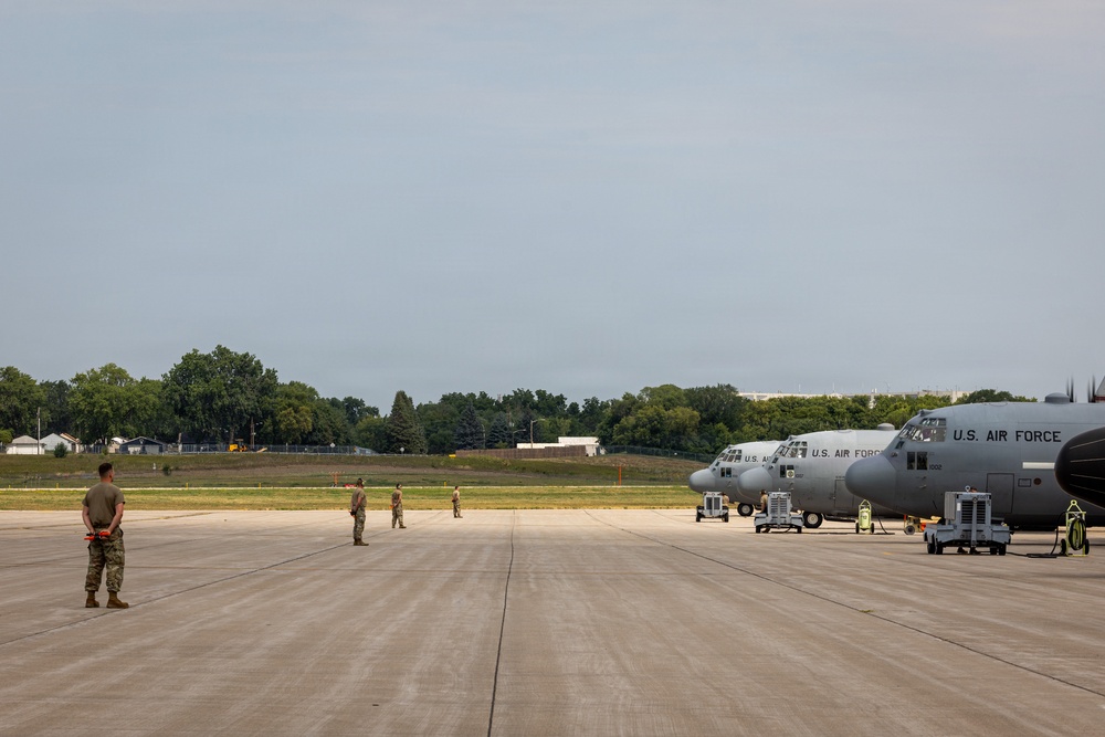 C-130Hs Fly Together in Large Formation