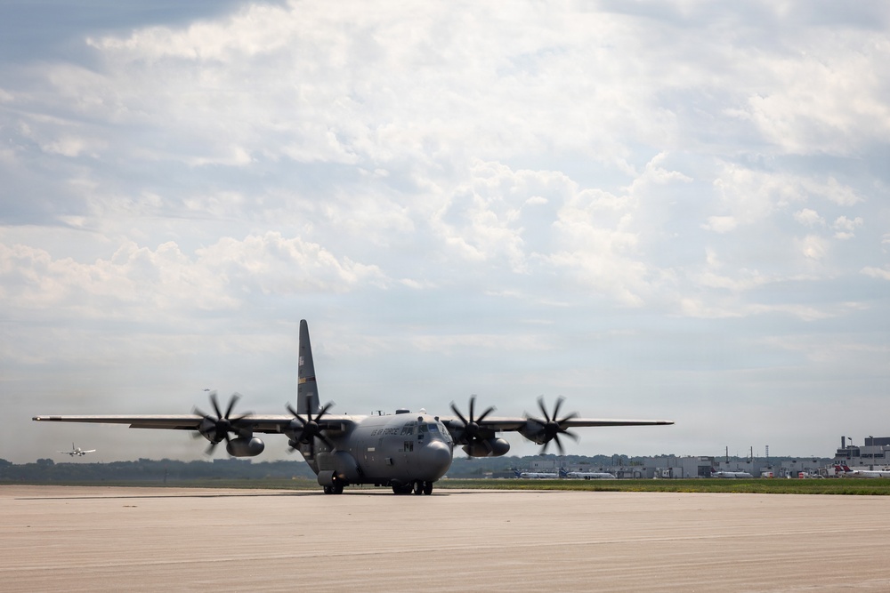 C-130Hs Fly Together in Large Formation