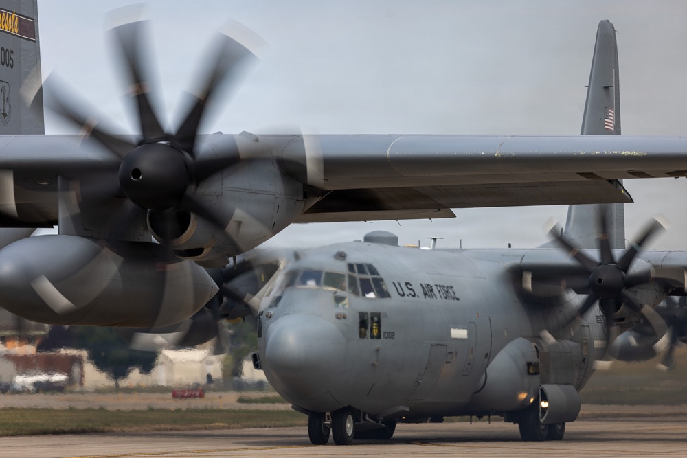 C-130Hs Fly Together in Large Formation