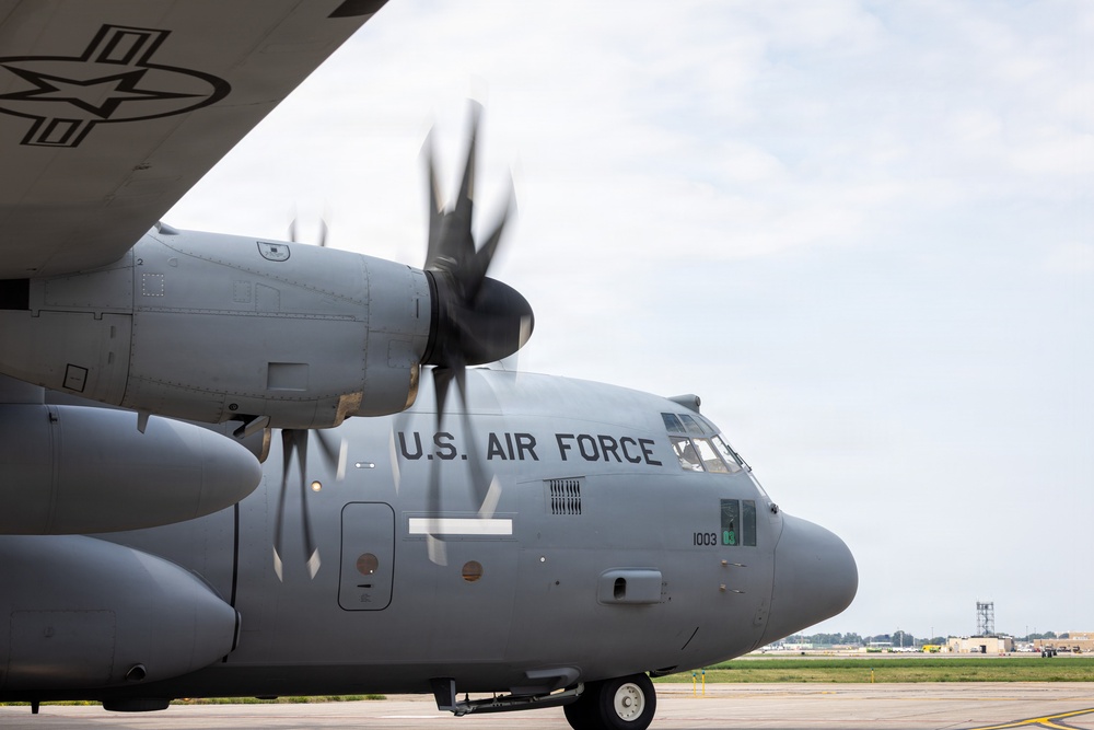 C-130Hs Fly Together in Large Formation