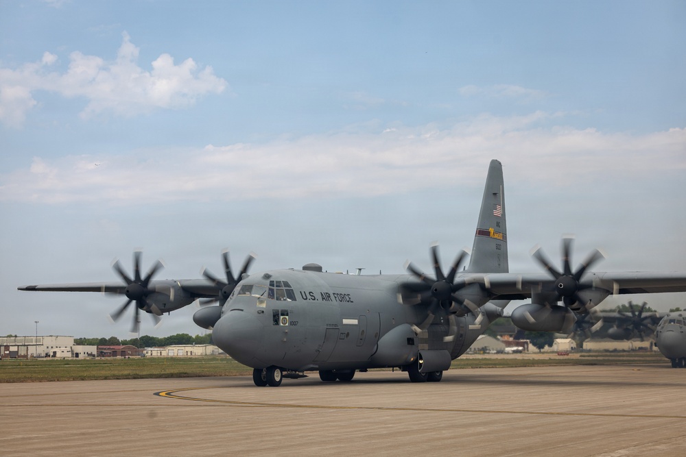 C-130Hs Fly Together in Large Formation