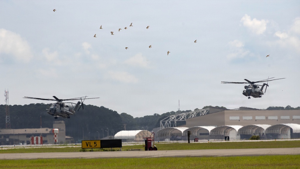 VMFA-224 conducts EABO training with HMH-464