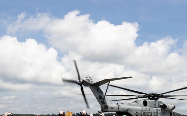 VMFA-224 conducts EABO training with HMH-464