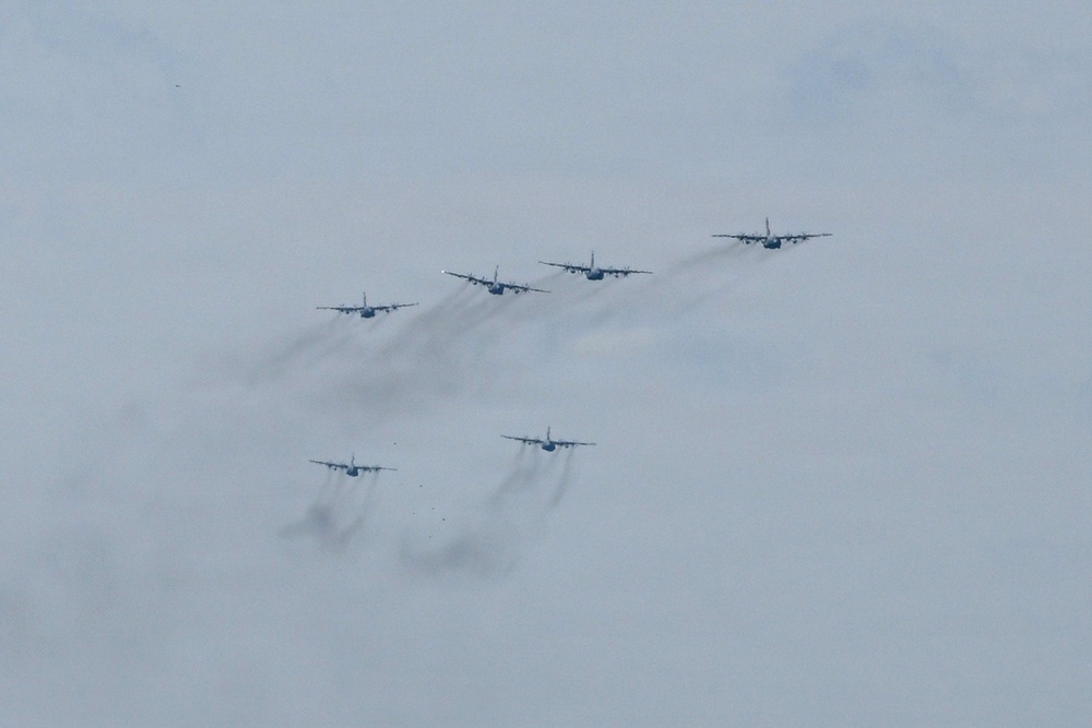 C-130Hs Fly Together in Large Formation