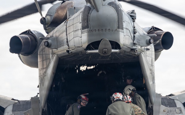 VMFA-224 conducts EABO training with HMH-464