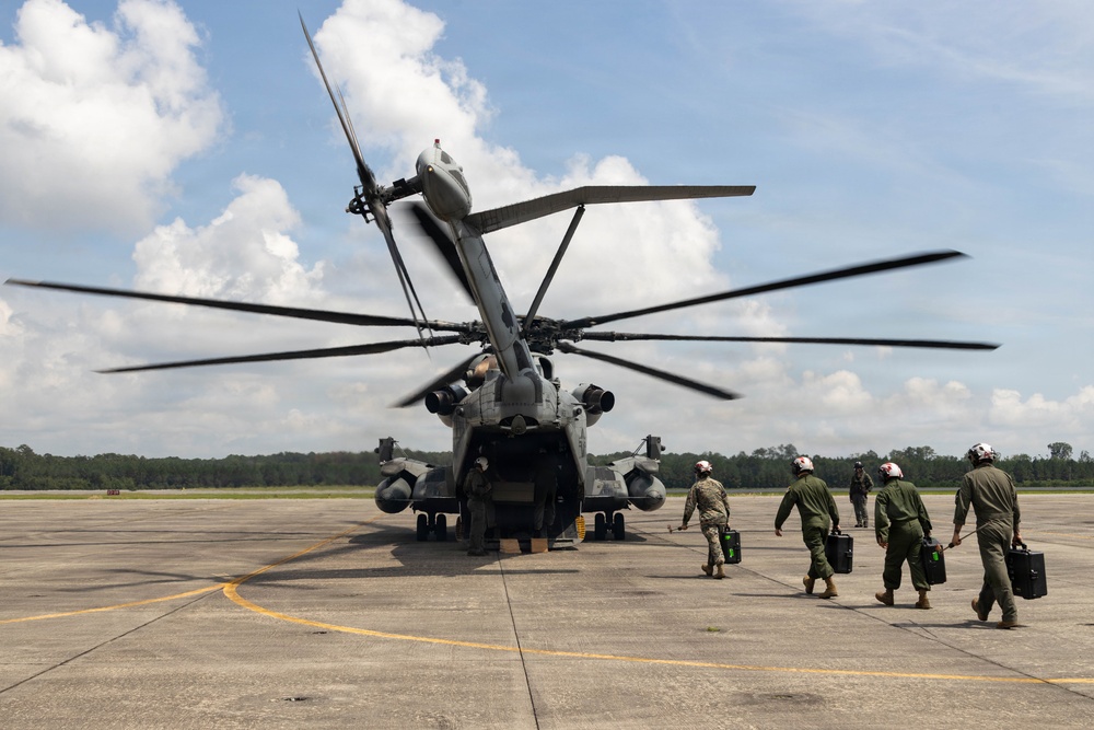 VMFA-224 conducts EABO training with HMH-464