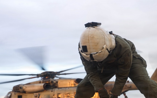 VMFA-224 conducts EABO training with HMH-464