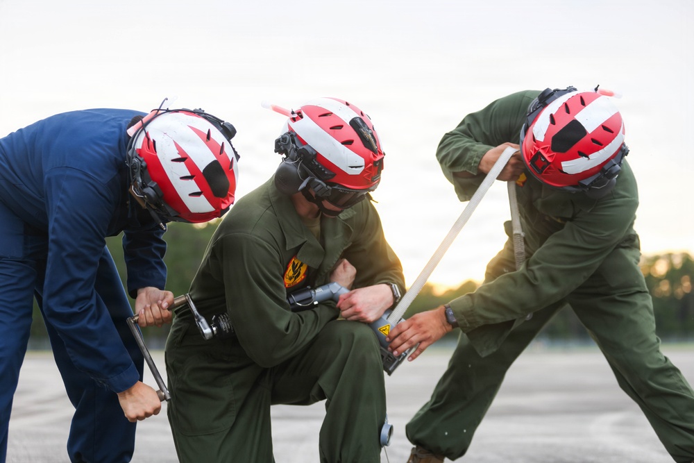 VMFA-224 conducts EABO training with HMH-464