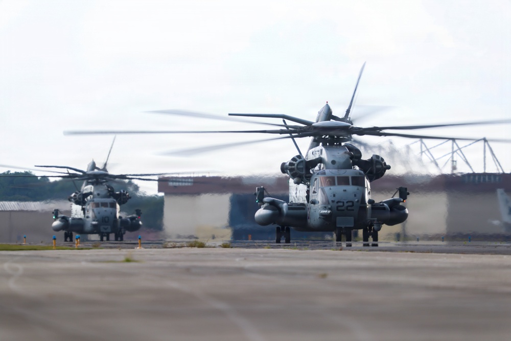 VMFA-224 conducts EABO training with HMH-464