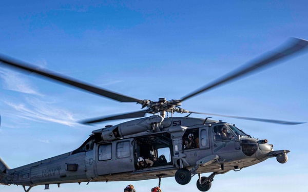 USS Makin Island Conducts Vertical Replenishment Exercise