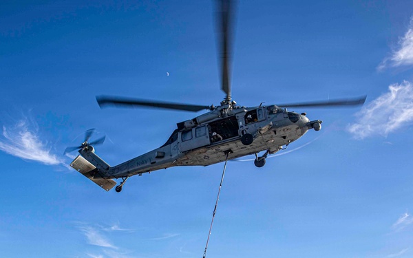 USS Makin Island Conducts Vertical Replenishment Exercise