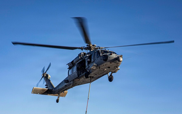 USS Makin Island Conducts Vertical Replenishment Exercise