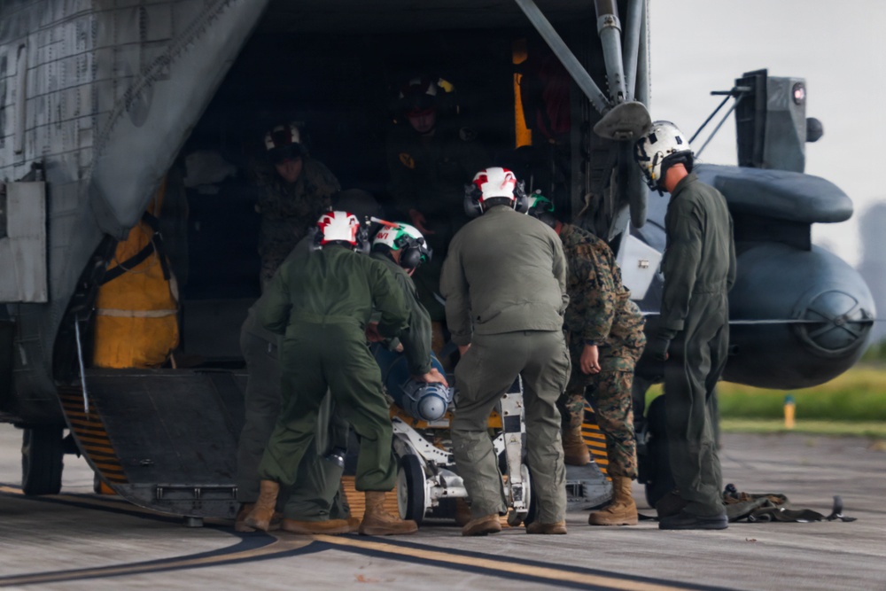 VMFA-224 conducts EABO training with HMH-464