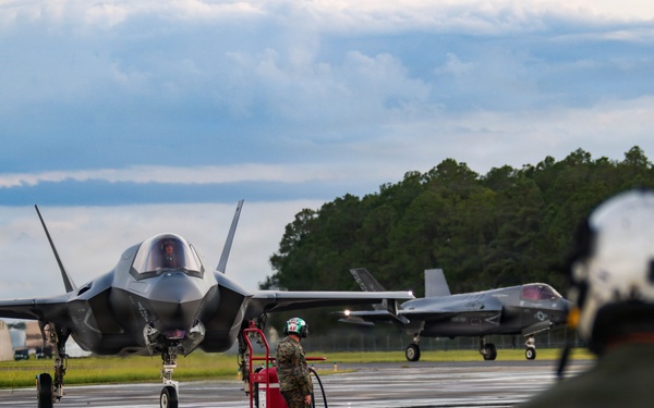 VMFA-224 conducts EABO training with HMH-464