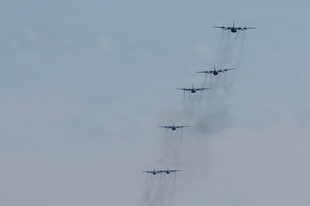 C-130Hs Fly Together in Large Formation