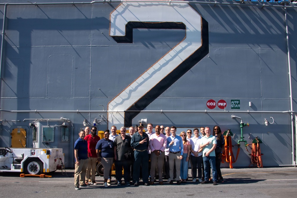 USS Essex (LHD 2) Hosts Senior Department of the Navy Leadership