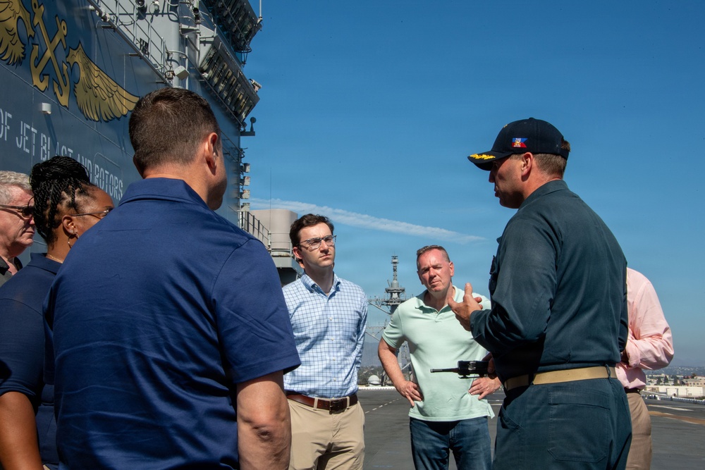 USS Essex (LHD 2) Hosts Senior Department of the Navy Leadership