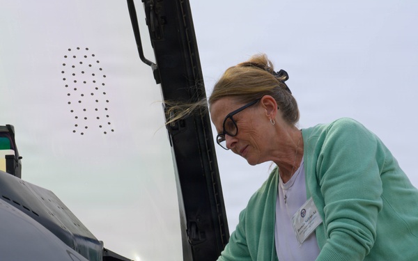 132d Wing hosts Iowa National Guard Legislative Outreach event