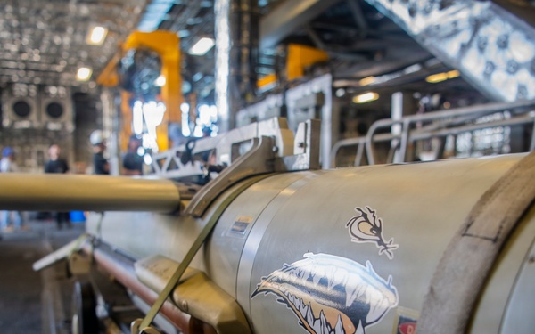 USS Charleston loads mine countermeasure equipment