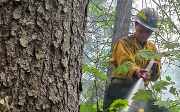 Cyber airman serves local community fighting Little Giant Fire