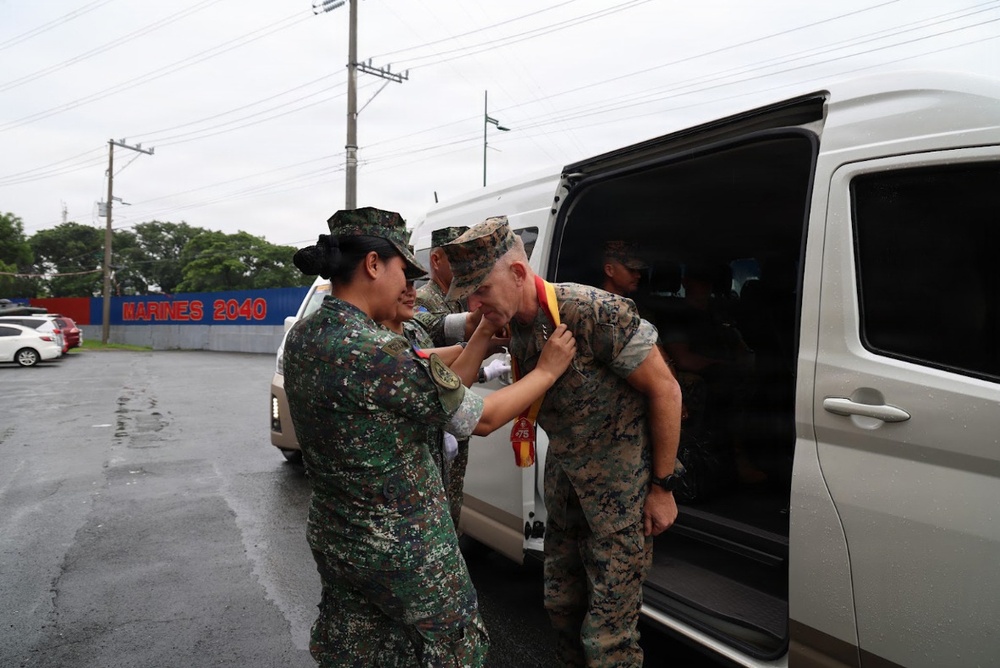 I MEF Commanding General Visits Philippine Marine Corps Commandant
