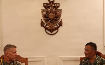I MEF Commanding General Visits Philippine Marine Corps Commandant