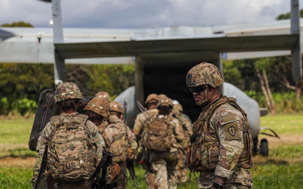 3rd Battalion 7th Field Artillery Regiment Conducts a Gun Raid Sling-Load Training of M777 Howitzers with Ospreys